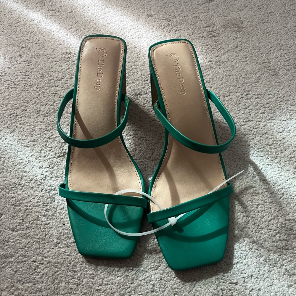 The Drop Avery Women's Green Sandals